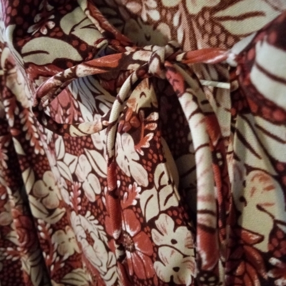 Queen Casuals Red & Tan Flower Design Peasant Style Plus Top with Tie Neck 18 - Picture 5 of 8